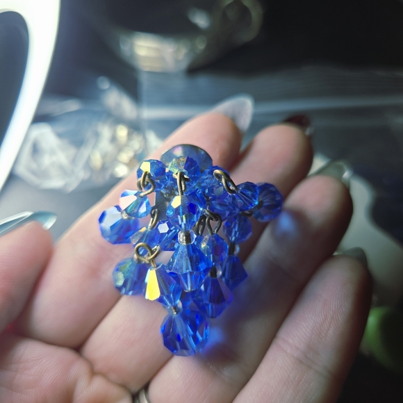 Elegant Blue Crystal Necklace - Picture 2 of 6